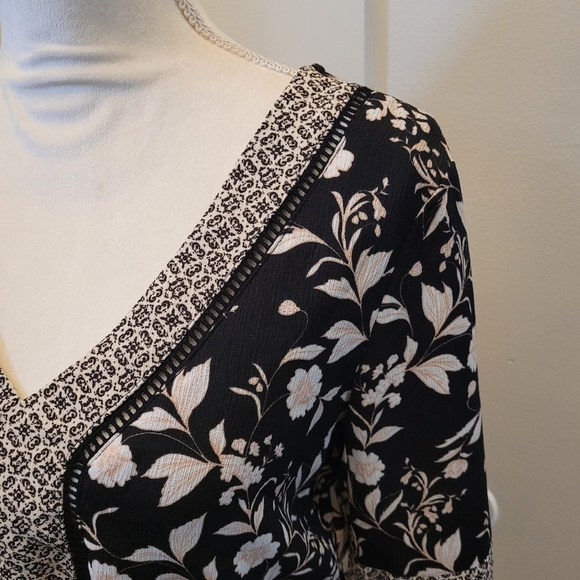 Maurices small boho bell sleeve midi dress v-neck floral tie back. - Picture 5 of 16